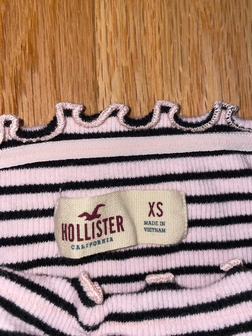 Hollister Size XS Pink and Black Striped Ruched Top - Picture 3 of 3